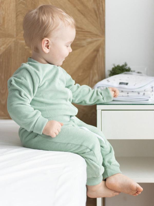 Велюровый комбинезон Mjölk на манжетах